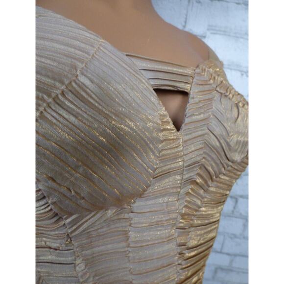 $690 Black Halo Eve Gold Metallic Harrow Off Shoulder Sheath Gown 2 NWT - Picture 5 of 16